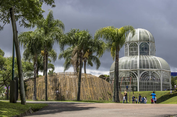 Curitiba, PR, Brazil, December 30, 2017. Tourists in the Botanical Garden of Curitiba, officially denominated Botanical Garden Maria Garfunkel Richbieter, has an iron and glass conservatory inspired by the Crystal Palace and was inaugurated in 1991 i - Foto, Bild