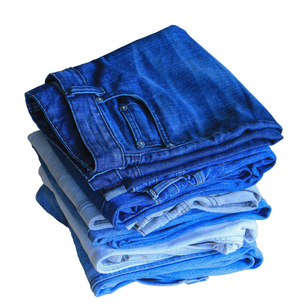 Pila de pantalones vaqueros azules
  - Foto, Imagen
