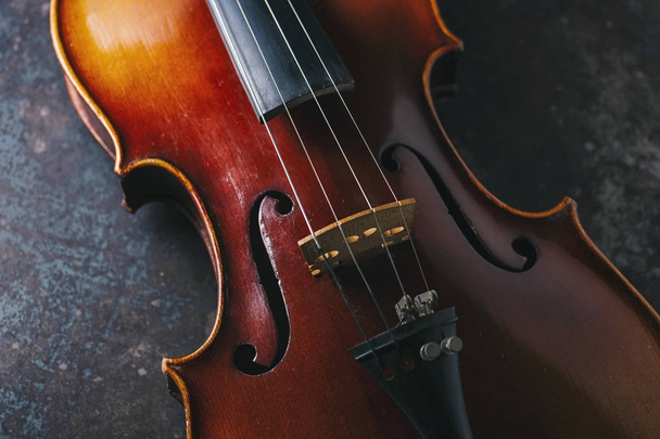 old Violin on dark background - Фото, изображение