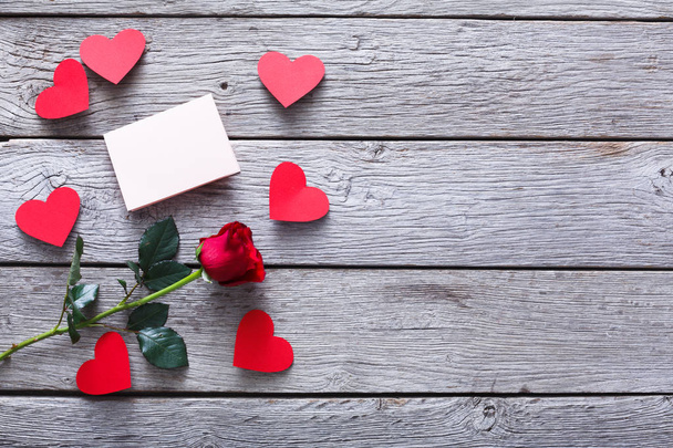 День Святого Валентина фон, серця, листівки і троянди квітка на дереві
 - Фото, зображення