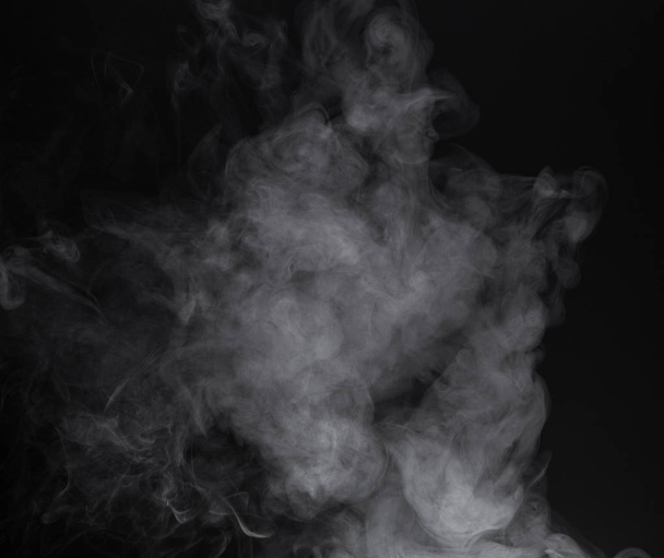 Afbeelding geïsoleerd rook van e-sigaret - Foto, afbeelding