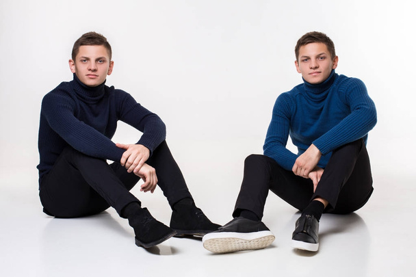 Casual twin brothers. Studio shoton a white background - Photo, Image