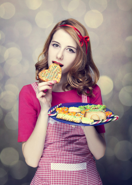 roodharige vrouwen met cookies - Foto, afbeelding