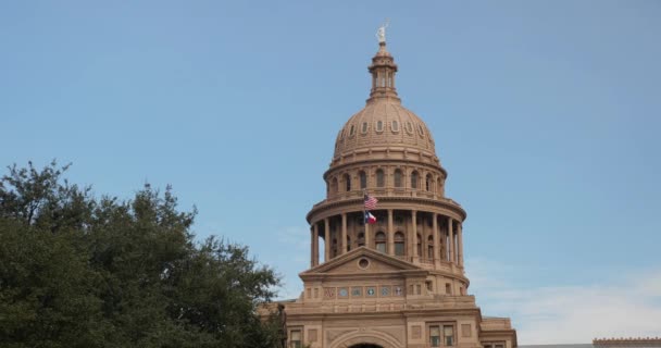 Dzień na zewnątrz ustanawiające strzał kopuły Capitol stanu Teksas w Austin - Materiał filmowy, wideo
