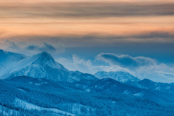 Panorama des Hautes Tatras dans la soirée, Pologne
 - Photo, image