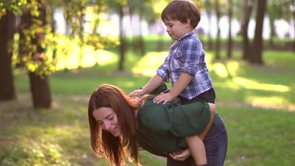 lovaglás-ra az én-m anyák vissza Baby - Felvétel, videó