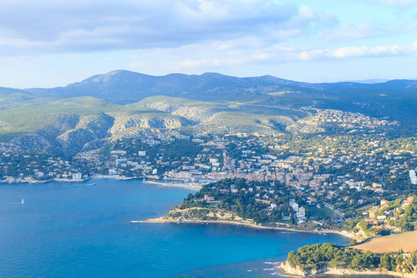 Cassis view from Cape Canaille top, France - Foto, Imagen