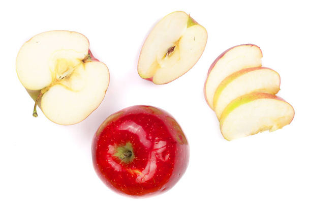 Kırmızı elma dilim beyaz arka plan üzerinde üstten görünüm izole. Küme veya koleksiyon. Düz yatıyordu desen - Fotoğraf, Görsel