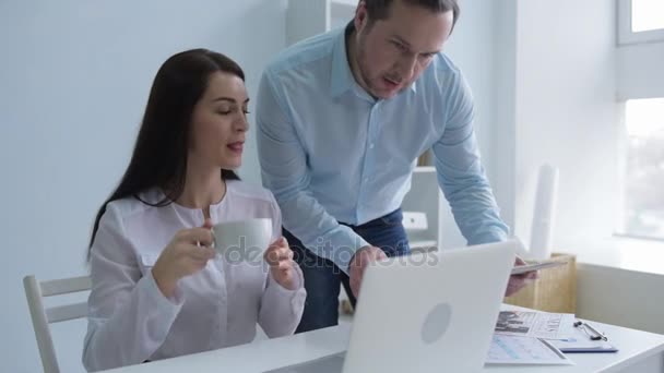 Millennial business lady flirting with employee in office - Záběry, video