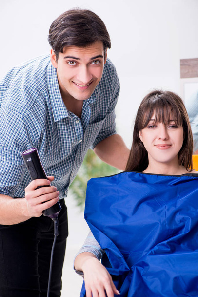 Man male hairdresser doing haircut for woman - Foto, Imagem