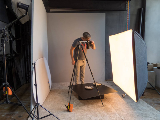 the process of photo shooting in studio - Foto, immagini