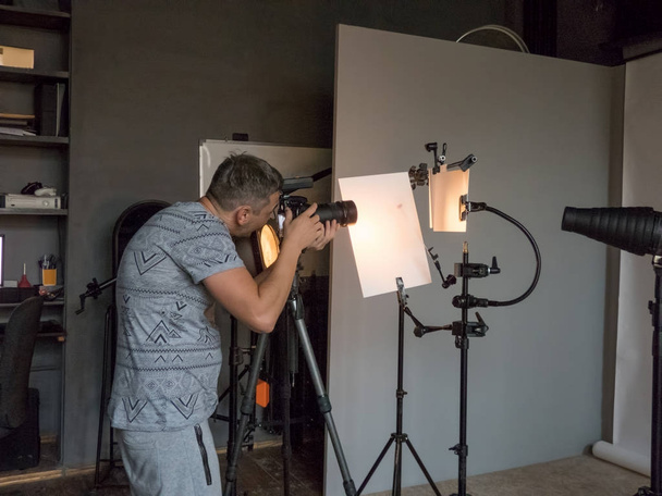 the process of photo shooting in studio - Foto, Imagen