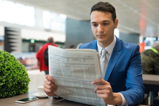 Man reading newspaper in cafe - Zdjęcie, obraz