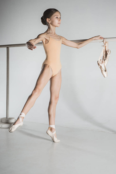 The girl is training near the ballet barre. - Zdjęcie, obraz