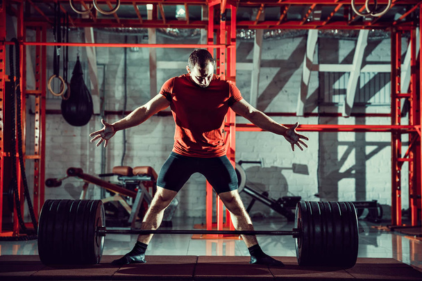 Young athlete practicing crossfit training - 写真・画像