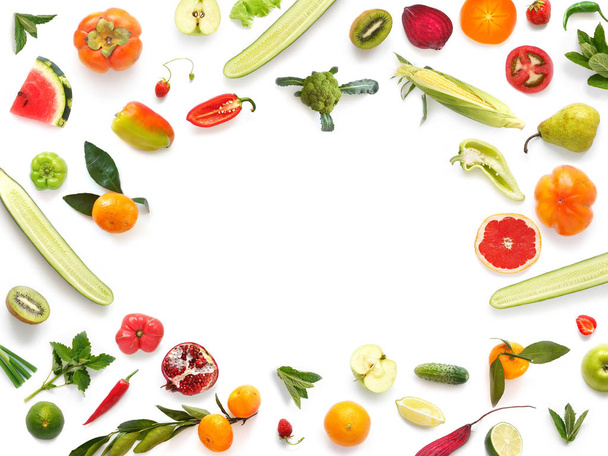 marco de verduras frescas y frutas aisladas sobre fondo blanco, vista superior
 - Foto, imagen