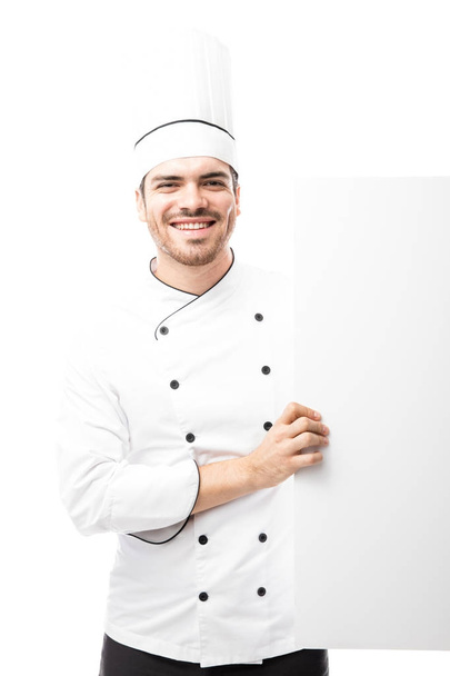 jóképű fiatal férfi szakács  - Fotó, kép