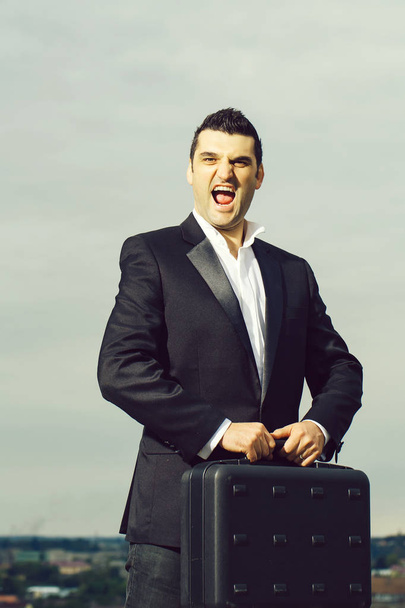 businessman with briefcase outdoor - Φωτογραφία, εικόνα