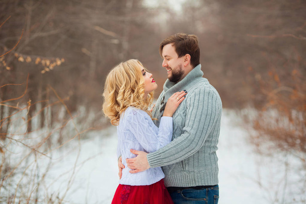 beautiful young couple in love, in light sweaters, walking in the park in cold weather - Foto, imagen