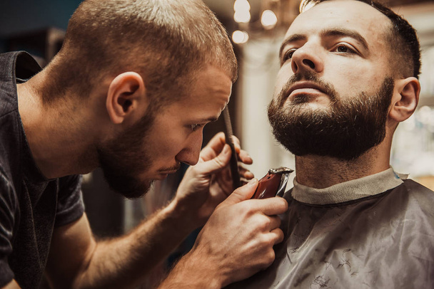 Professional Master hairdresser cuts client beard. Barber Men - Φωτογραφία, εικόνα