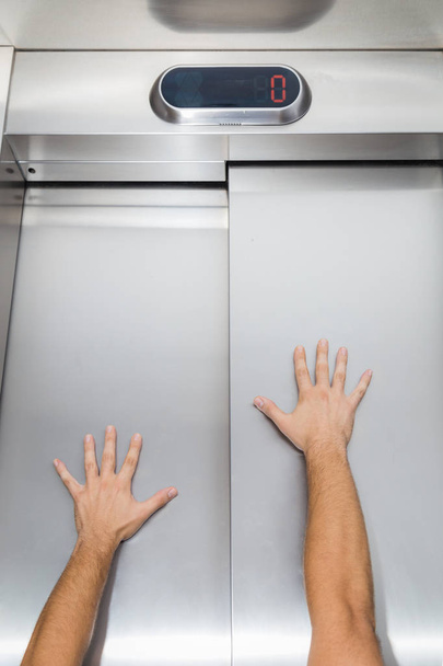 Man hands on elevator door - Foto, immagini