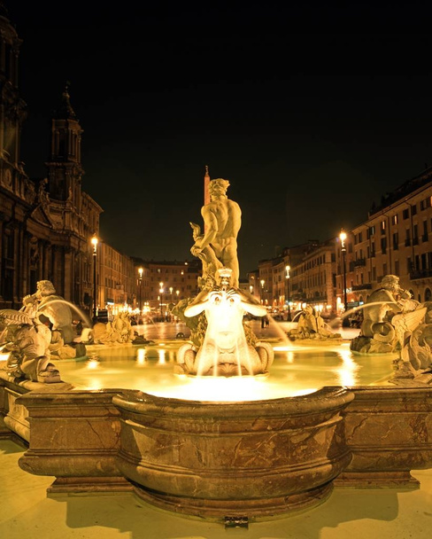 Fontana del Moro in the Piazza Navona at night, Rome, Italy. - Fotografie, Obrázek