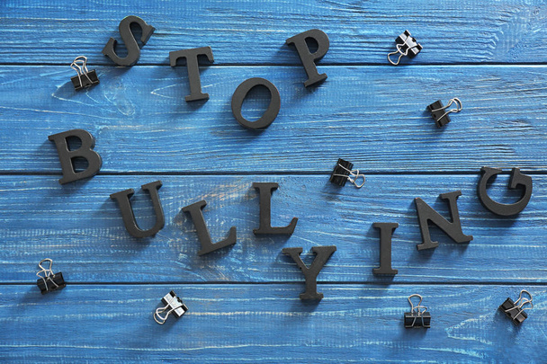 Text "Stop bullying" on wooden background - Foto, Imagem