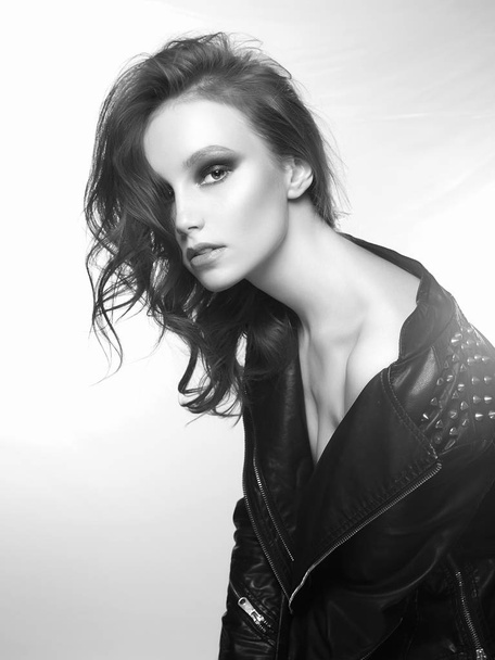 fashion black and white portrait - Fotografie, Obrázek