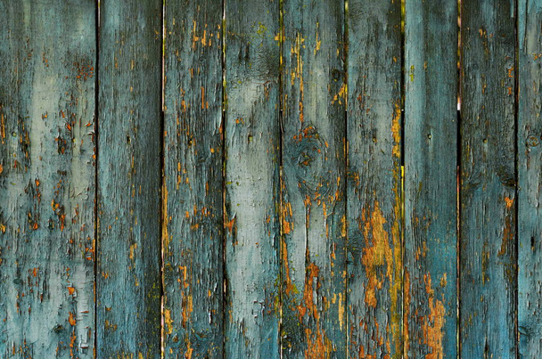 Viharvert zöld és kék festett fa asztal textúrájának, elülső kilátás repedt - Fotó, kép