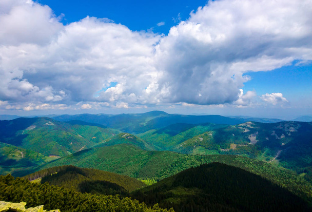 Карпатские горы Украины. - Фото, изображение