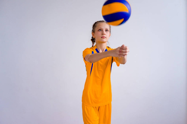 Girl playing volleyball - Φωτογραφία, εικόνα