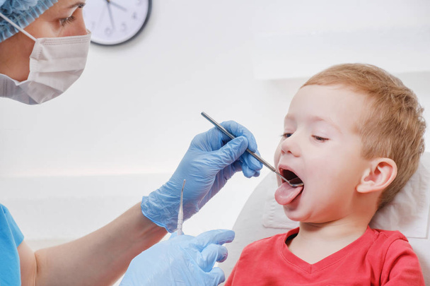 Dentist medical examination of child patient teeth using a mirror of instrument Caries, tooth damage, illness. - Zdjęcie, obraz