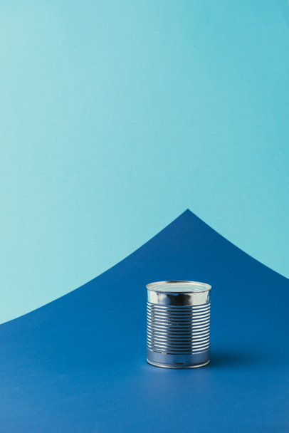 close up view of metal can on blue background, recycle concept - Foto, Bild