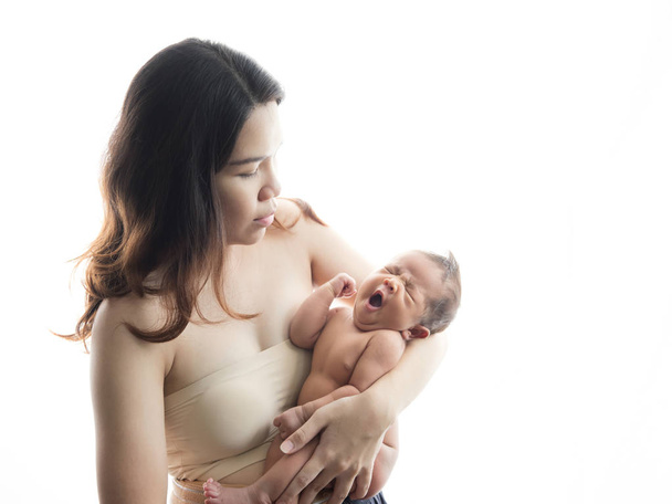 Young beautiful mother and her newborn baby - Foto, Bild
