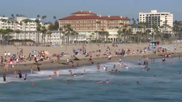 Crowded Beach.in Santa Monica - Time Lapse - Materiał filmowy, wideo