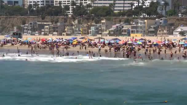 Crowded Beach.in Santa Monica - Time Lapse - Filmagem, Vídeo