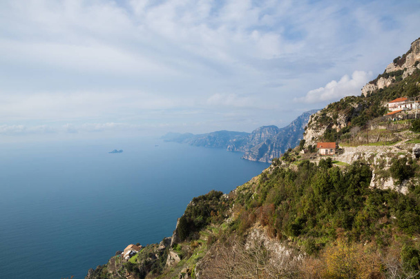 Sentiero degli Dei (Italia) Ruta de trekking de Agerola a Nocelle en la costa de Amalfi, llamada "El Camino de los Dioses" en Campania, Italia
 - Foto, Imagen