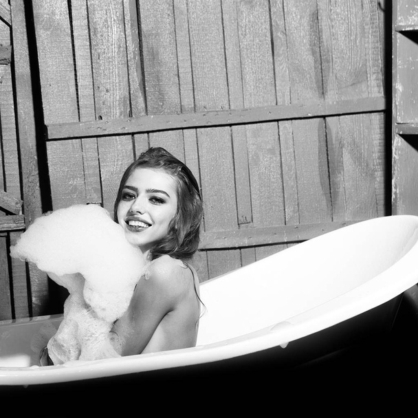 Happy woman in bath - Valokuva, kuva