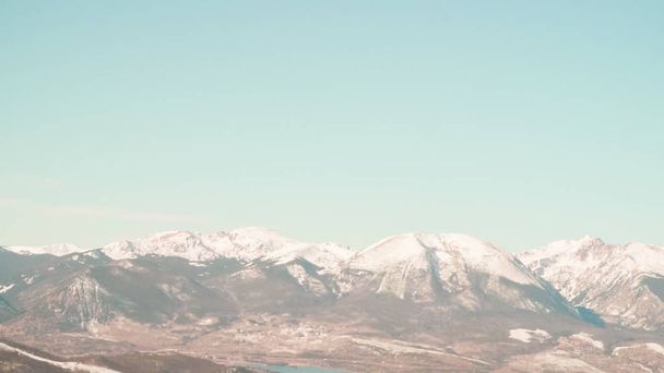 Вид на горы, покрытые снегом
. - Фото, изображение
