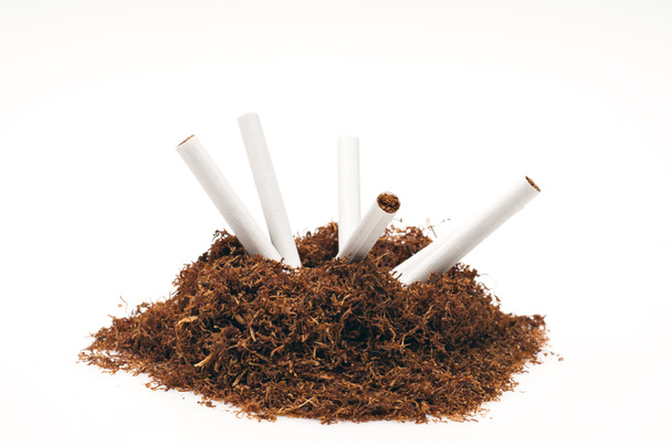 snuiftabak pijp en sigaretten - Foto, afbeelding