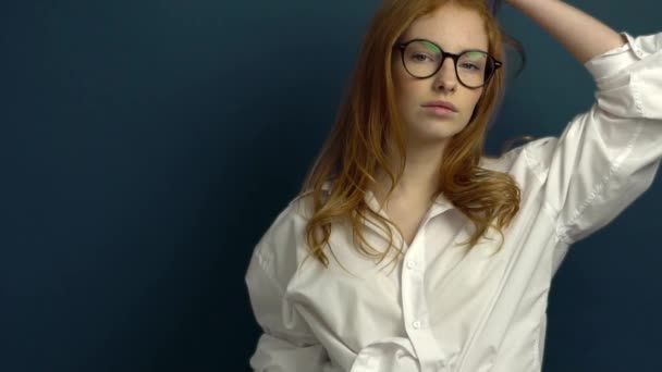 Portrait of student girl on blue background - Záběry, video