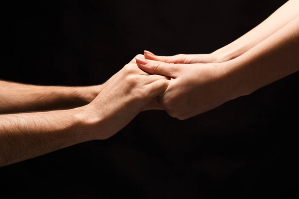 Eller erkek ve kadın siyah izole aşık - Fotoğraf, Görsel