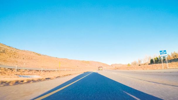 Autostrady, widok z perspektywy kierowcy  - Zdjęcie, obraz