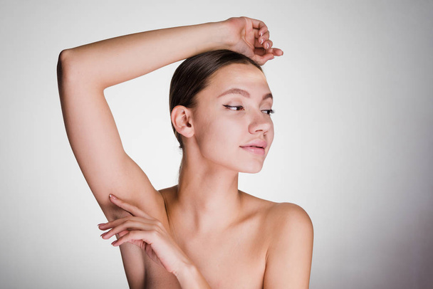 young attractive girl showing her armpits without hair - Foto, immagini