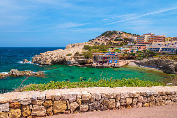 Holiday apartments at Cala Mesquida beach, Majorca island, Spain - Фото, изображение