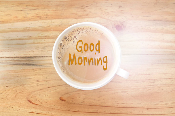 Guten Morgen Kaffee in Tasse über Holztisch - Foto, Bild