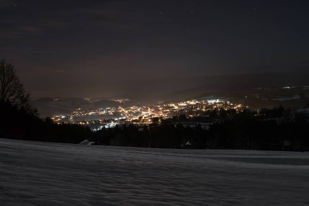 Foto notturna di Grafenau nella foresta bavarese, Germania
 - Foto, immagini