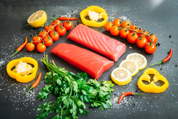 Raw tuna fish fillet meat - Фото, изображение