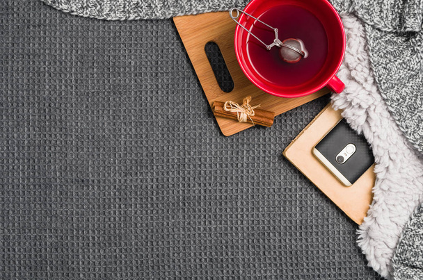 Mug of tea on blanket background top view, copy space - Fotografie, Obrázek