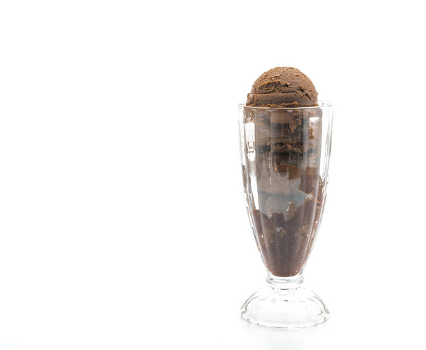 Scoop of chocolated ice cream - Foto, afbeelding